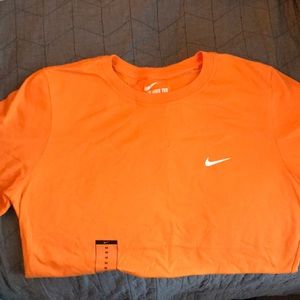 Nike women’s tee